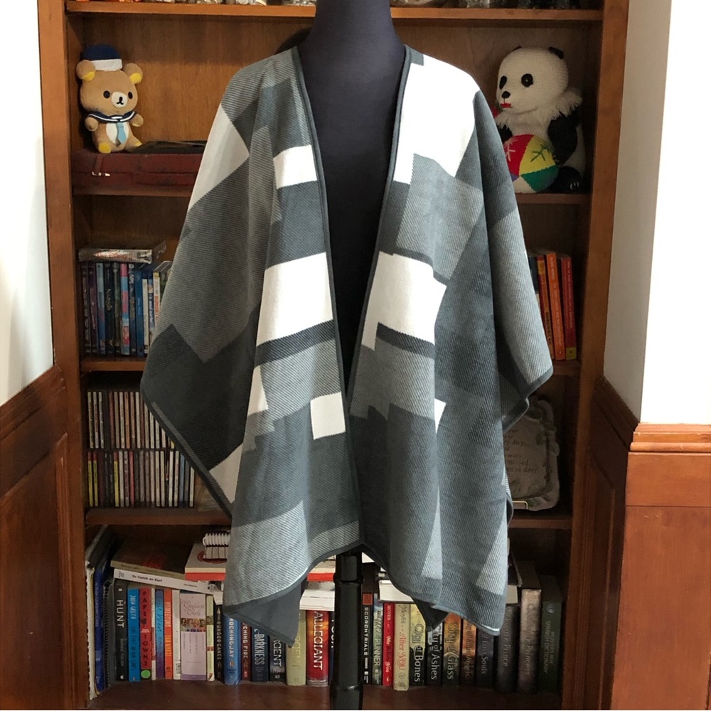 Woolrich Reversible Blanket Wrap